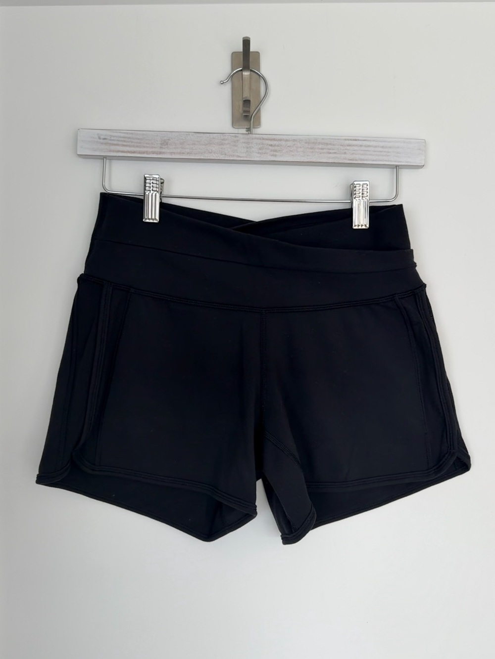 Lululemon Black Crossover Waistband Athletic Shorts with Mesh Side Panels size 6